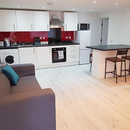 Central Windsor 2 Bedroom Flat With Free Parking Exterior photo
