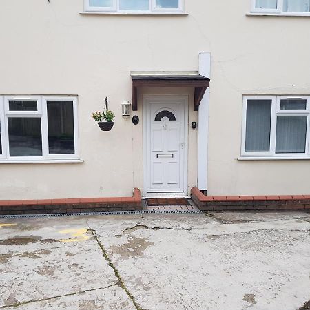 Central Windsor 2 Bedroom Flat With Free Parking Exterior photo