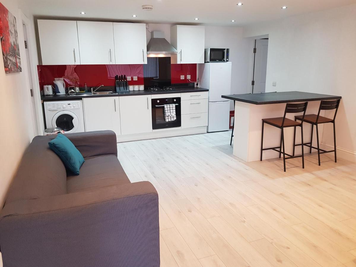 Central Windsor 2 Bedroom Flat With Free Parking Exterior photo