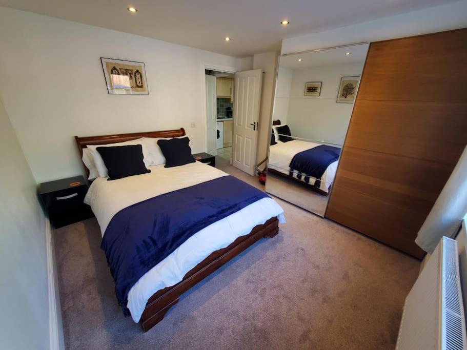 Central Windsor 2 Bedroom Flat With Free Parking Exterior photo