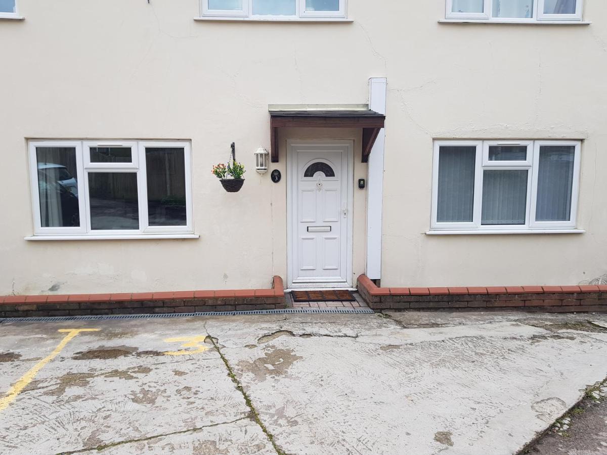 Central Windsor 2 Bedroom Flat With Free Parking Exterior photo