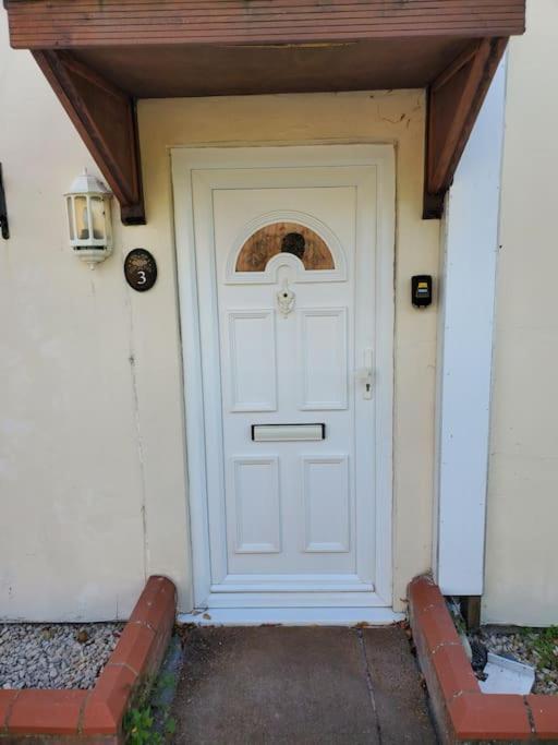 Central Windsor 2 Bedroom Flat With Free Parking Exterior photo