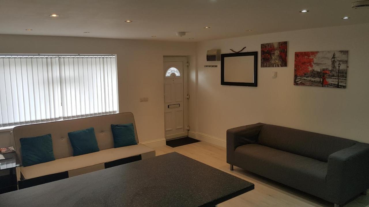 Central Windsor 2 Bedroom Flat With Free Parking Exterior photo